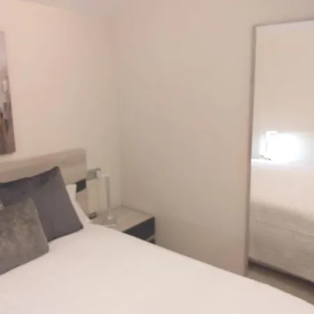 Huoneisto Vacacionales Joctis, Atico Fuengirola